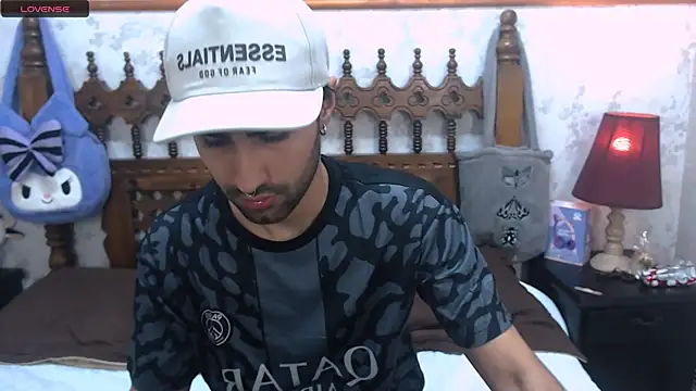 Snapshot of MilanZaire chatting on 02/28/25, 12:54 MilanZaire online show from 02/28/25, 12:54