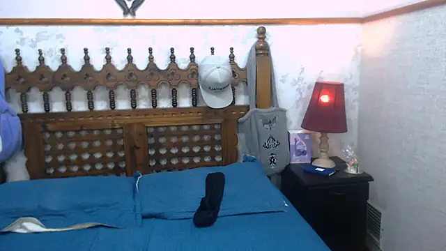 Snapshot of MilanZaire chatting on 03/02/25, 02:19 MilanZaire online show from 03/02/25, 02:19