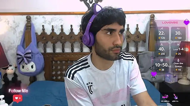 Snapshot of MilanZaire chatting on 03/05/25, 02:57 MilanZaire online show from 03/05/25, 02:57