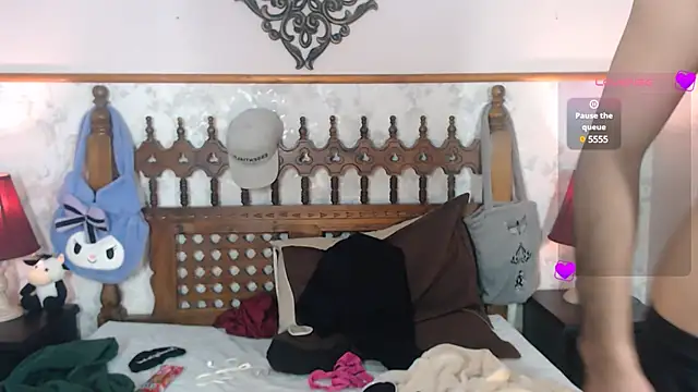 Snapshot of MilanZaire chatting on 03/11/25, 04:10 MilanZaire online show from 03/11/25, 04:10