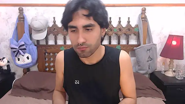 Snapshot of MilanZaire chatting on 03/18/25, 01:10 MilanZaire online show from 03/18/25, 01:10