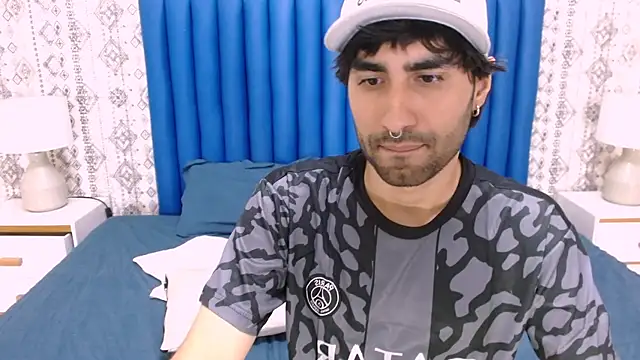 Snapshot of MilanZaire chatting on 03/21/25, 01:24 MilanZaire online show from 03/21/25, 01:24