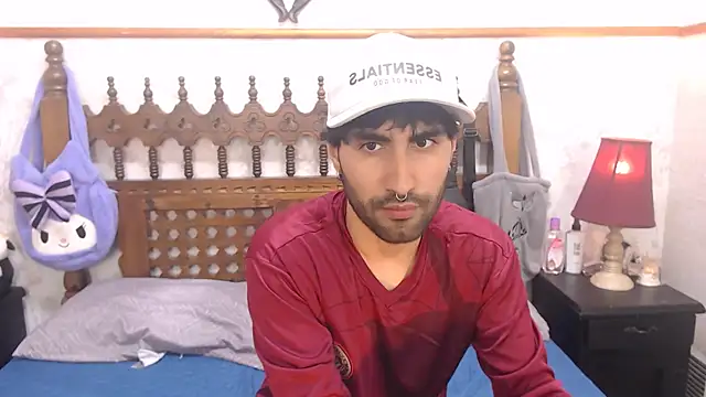 Snapshot of MilanZaire chatting on 03/23/25, 01:20 MilanZaire online show from 03/23/25, 01:20