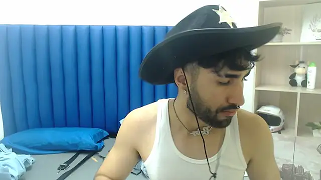 Snapshot of MilanZaire chatting on 09/13/25, 12:21 MilanZaire online show from 09/13/25, 12:21