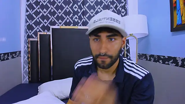 Snapshot of MilanZaire chatting on 10/21/25, 12:44 MilanZaire online show from 10/21/25, 12:44