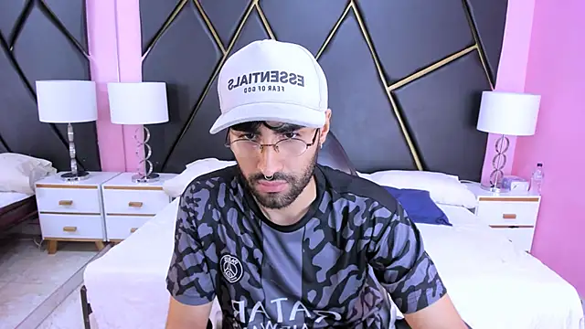 Snapshot of MilanZaire chatting on 11/07/25, 02:55 MilanZaire online show from 11/07/25, 02:55