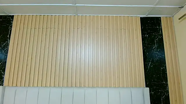 Snapshot of MilanZaire chatting on 12/14/25, 04:01 MilanZaire online show from 12/14/25, 04:01