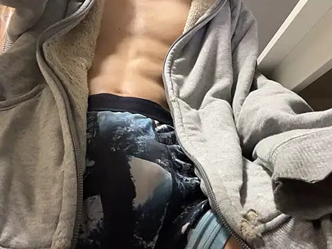 Snapshot of lkun9 chatting on 02/16/25, 03:37 lkun9 online show from 02/16/25, 03:37