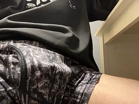 Snapshot of lkun9 chatting on 10/25/25, 08:11 lkun9 online show from 10/25/25, 08:11