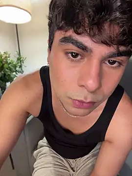 Snapshot of oliversstream chatting on 04/01/26, 12:55 oliversstream online show from 04/01/26, 12:55