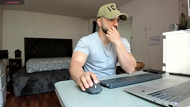 supermanboy94 online show from 04/15/26, 05:36