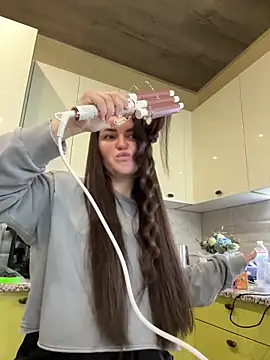 Snapshot of Karolina_llove chatting on 10/17/25, 10:07 Karolina llove online show from 10/17/25, 10:07