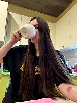 Snapshot of Karolina_llove chatting on 10/27/25, 06:56 Karolina llove online show from 10/27/25, 06:56