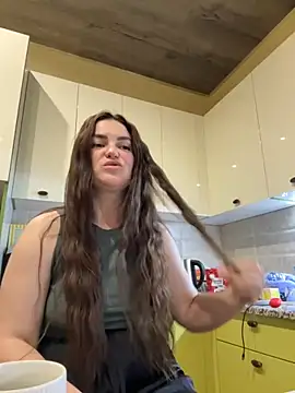 Snapshot of Karolina_llove chatting on 11/12/25, 12:00 Karolina llove online show from 11/12/25, 12:00