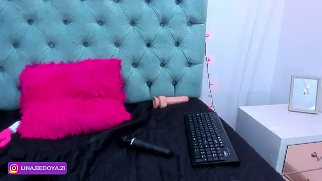 lina bedoya  online show from 02/04/25, 02:43