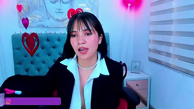 lina bedoya  online show from 02/13/25, 11:39