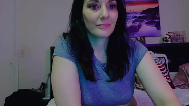 CrystalLakeXO online show from 11/30/25, 05:11