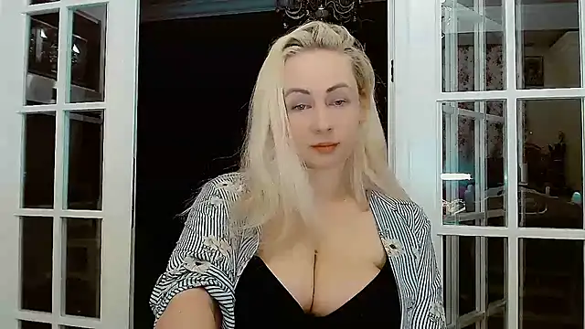 Snapshot of Olesya chatting on 01/29/25, 03:58 Olesya online show from 01/29/25, 03:58