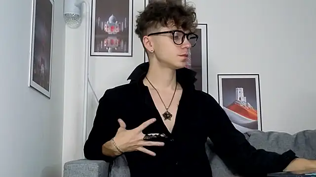 Joseph  Quinn online show from 01/09/26, 01:30