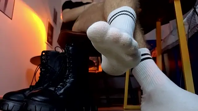 Joseph  Quinn online show from 01/09/26, 01:36