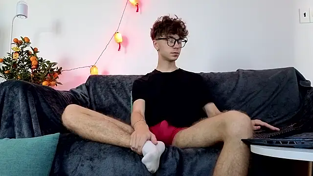 Joseph  Quinn online show from 02/17/26, 01:35