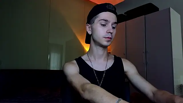 Joseph  Quinn online show from 02/24/26, 03:59