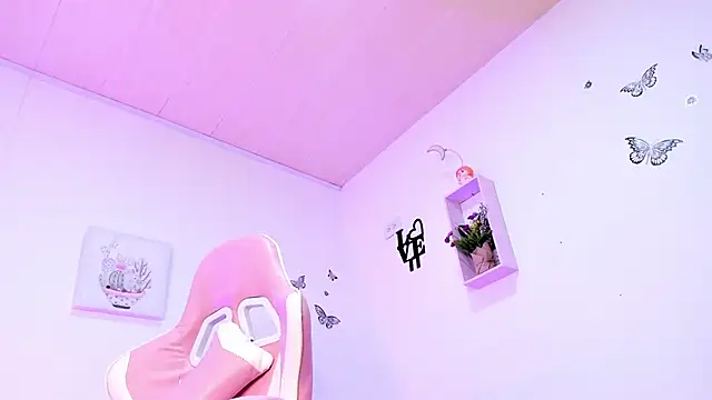 Snapshot of Alice_0120 chatting on 09/28/25, 03:23 Alice 0120 online show from 09/28/25, 03:23