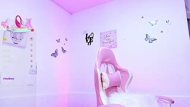 Snapshot of Alice_0120 chatting on 10/08/25, 04:32 Alice 0120 online show from 10/08/25, 04:32