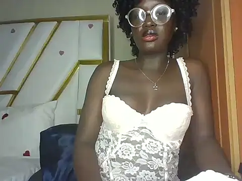 cutesmiling online show from 03/13/25, 05:33