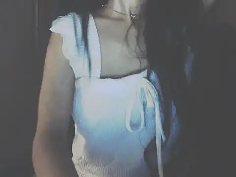 Snapshot of emma_06@xh chatting on 07/04/26, 03:56 emma 06xh online show from 07/04/26, 03:56