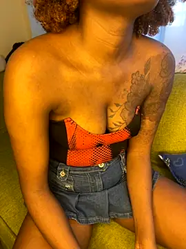 Snapshot of shishbabe chatting on 10/02/25, 01:40 shishbabe online show from 10/02/25, 01:40