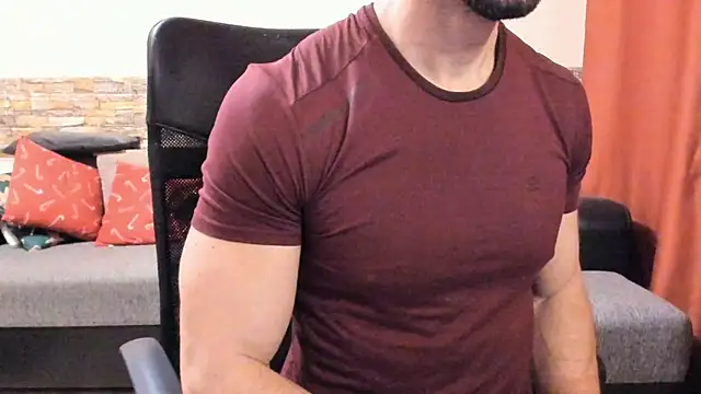 HotHunkTrainer online show from 02/12/26, 08:53