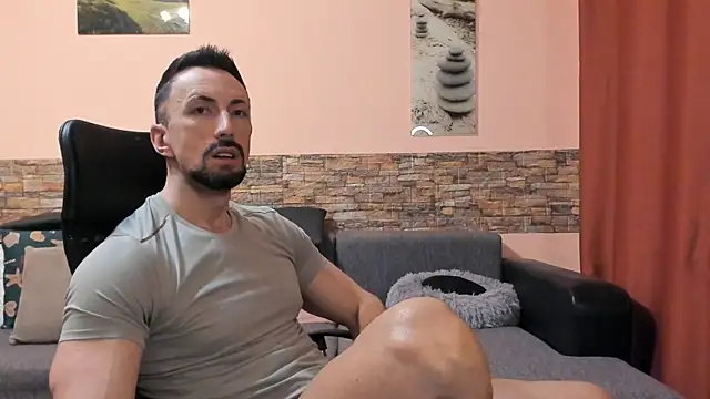 HotHunkTrainer online show from 02/23/26, 09:17