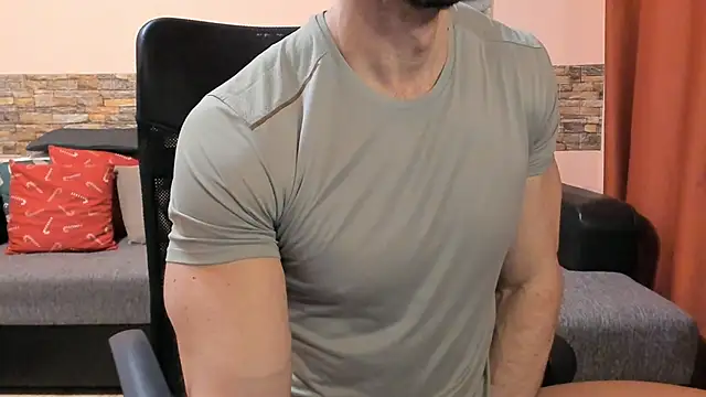 HotHunkTrainer online show from 03/23/26, 08:51