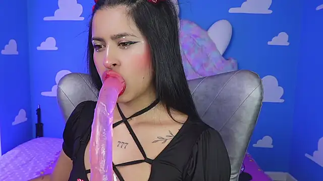 Snapshot of miss_romyna chatting on 10/28/25, 11:03 miss romyna online show from 10/28/25, 11:03