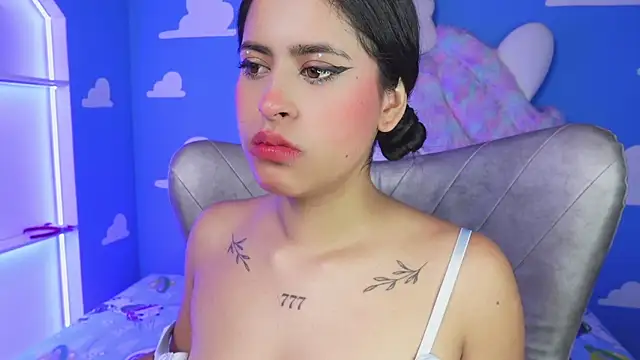 Snapshot of miss_romyna chatting on 12/16/25, 11:04 miss romyna online show from 12/16/25, 11:04