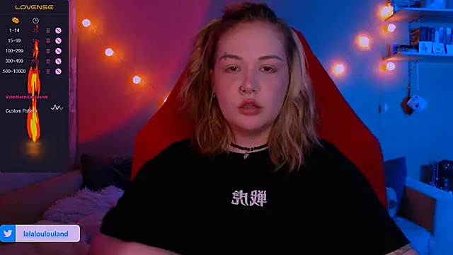 Snapshot of lala_loulou_land chatting on 12/27/24, 08:18 lala loulou land online show from 12/27/24, 08:18