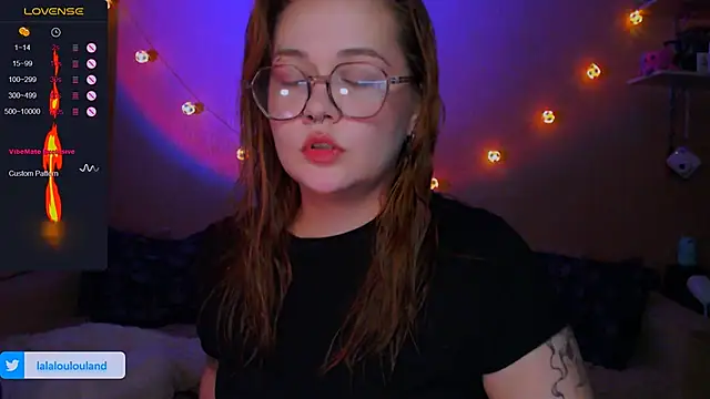 Snapshot of lala_loulou_land chatting on 10/19/25, 08:20 lala loulou land online show from 10/19/25, 08:20