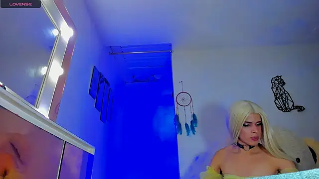 Snapshot of emperatrizhotwolf chatting on 03/18/25, 07:41 emperatrizhotwolf online show from 03/18/25, 07:41