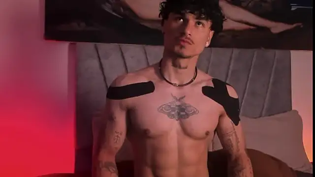 Snapshot of Thomas_Fit1 chatting on 11/25/25, 01:27 Thomas Fit1 online show from 11/25/25, 01:27