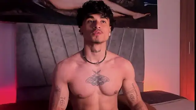 Snapshot of Thomas_Fit1 chatting on 11/29/25, 04:26 Thomas Fit1 online show from 11/29/25, 04:26