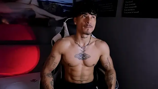 Snapshot of Thomas_Fit1 chatting on 04/17/26, 05:49 Thomas Fit1 online show from 04/17/26, 05:49