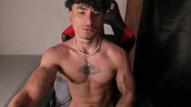 Snapshot of Thomas_Fit1 chatting on 05/23/26, 02:50 Thomas Fit1 online show from 05/23/26, 02:50
