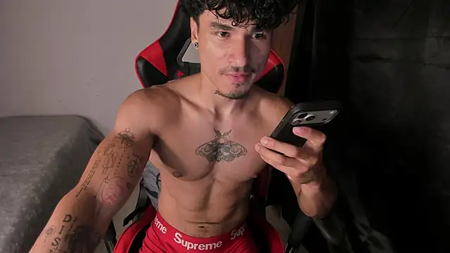 Snapshot of Thomas_Fit1 chatting on 05/30/26, 10:07 Thomas Fit1 online show from 05/30/26, 10:07