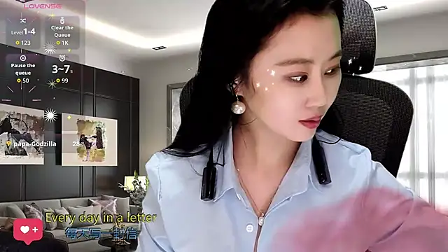 W-E-N-123 online show from 11/28/25, 01:41