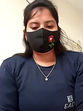 Snapshot of Cute_Nipa chatting on 01/01/25, 03:23 Cute Nipa online show from 01/01/25, 03:23