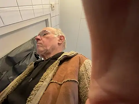 Snapshot of martxxxxx chatting on 12/15/24, 10:07 martxxxxx online show from 12/15/24, 10:07