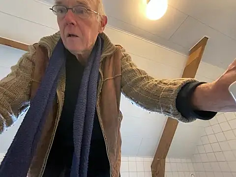 Snapshot of martxxxxx chatting on 12/20/24, 09:54 martxxxxx online show from 12/20/24, 09:54