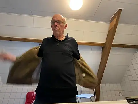 Snapshot of martxxxxx chatting on 12/22/24, 10:38 martxxxxx online show from 12/22/24, 10:38