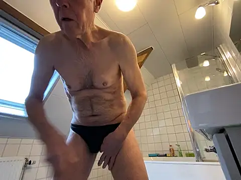 Snapshot of martxxxxx chatting on 12/25/24, 10:28 martxxxxx online show from 12/25/24, 10:28